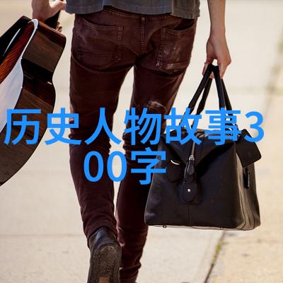 北京京剧院院长刘侗介绍王珮瑜唱的京剧选段在古董琴瑟间回响