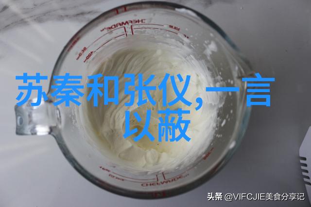 坐在紫到发黑的木棒上写作业木质书桌
